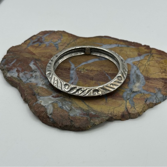 Robert Rose Bangle - Picture 13 of 15